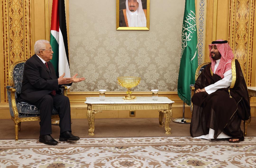 الرئيس محمود عباس  أثناء اجتماعه مع ولي العهد السعودي الأمير محمد بن سلمان (تصوير: ثائر غنايم)  
